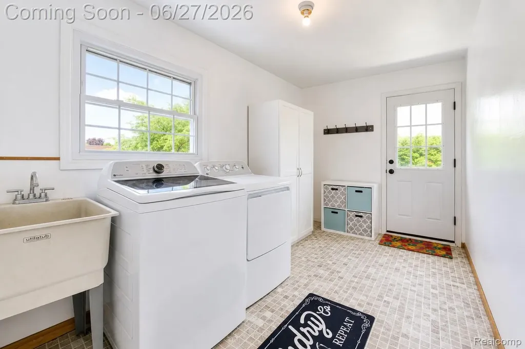 35484 Bennett Street Livonia City MI 48152