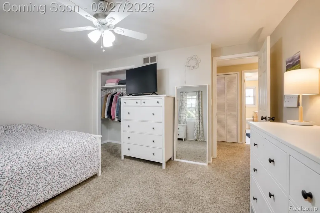 35484 Bennett Street Livonia City MI 48152