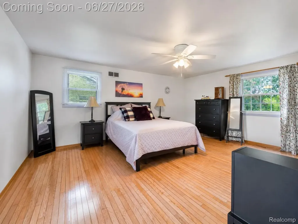 35484 Bennett Street Livonia City MI 48152