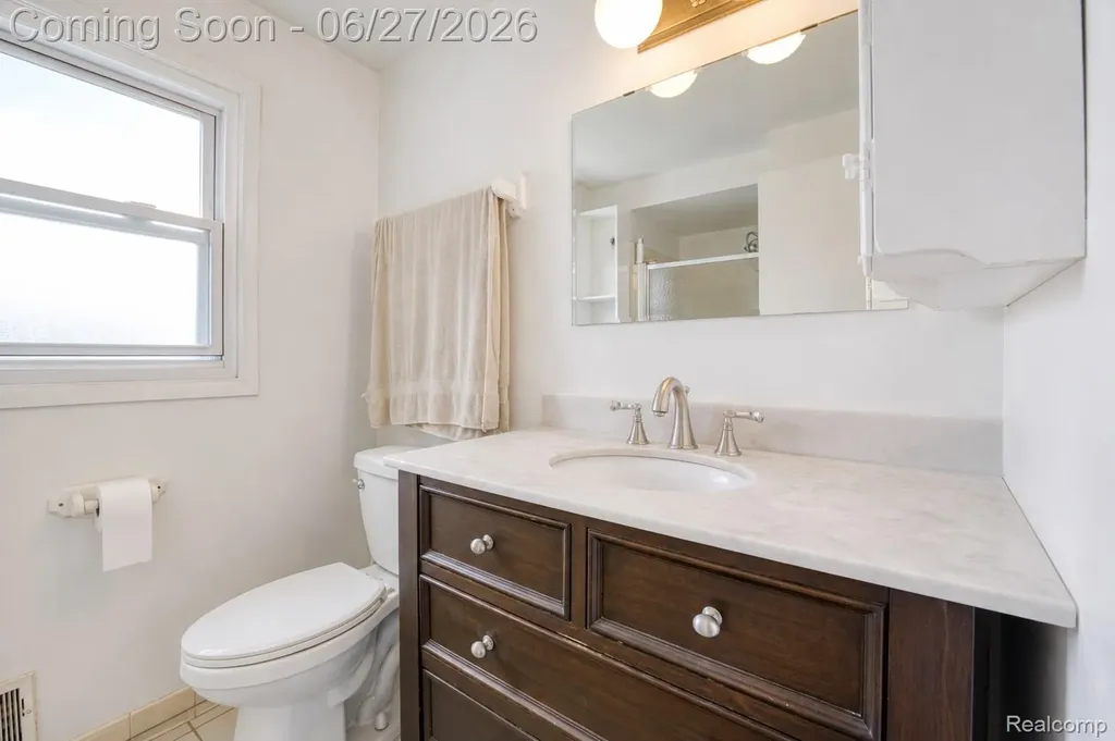 35484 Bennett Street Livonia City MI 48152