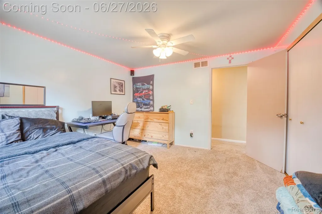 35484 Bennett Street Livonia City MI 48152