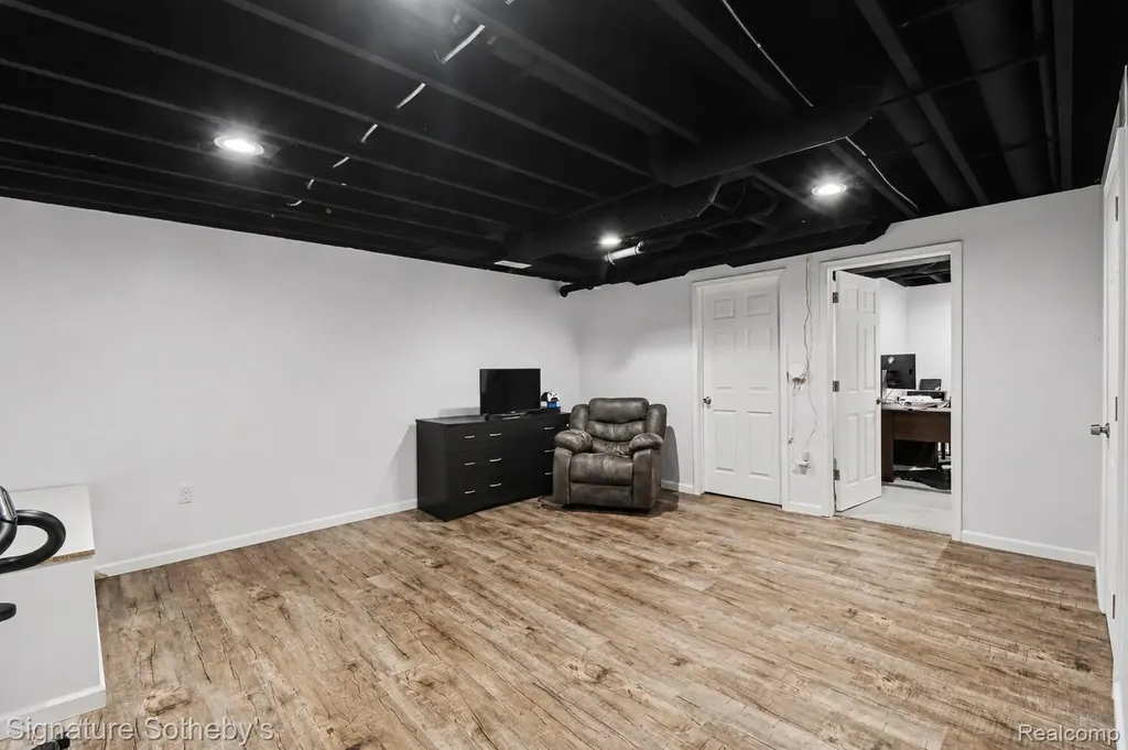 50419 Corey Avenue Chesterfield Township MI 48051