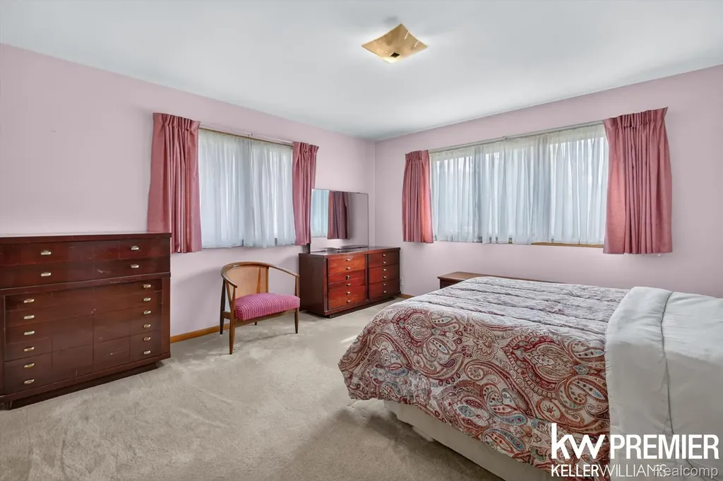 25734 Graceland Circle Dearborn Heights City MI 48125