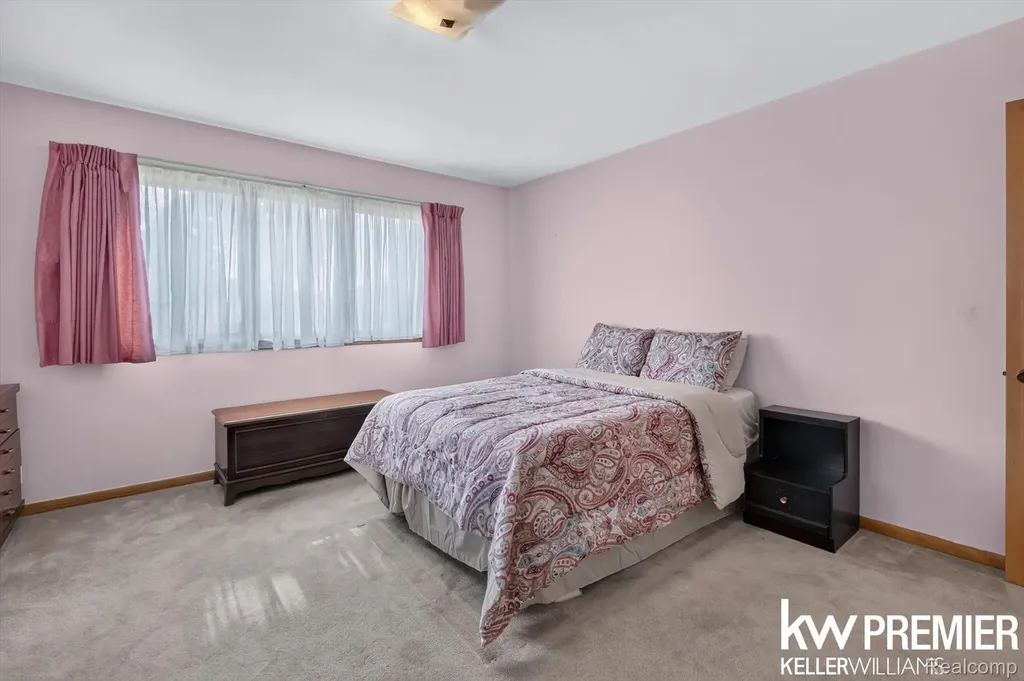 25734 Graceland Circle Dearborn Heights City MI 48125