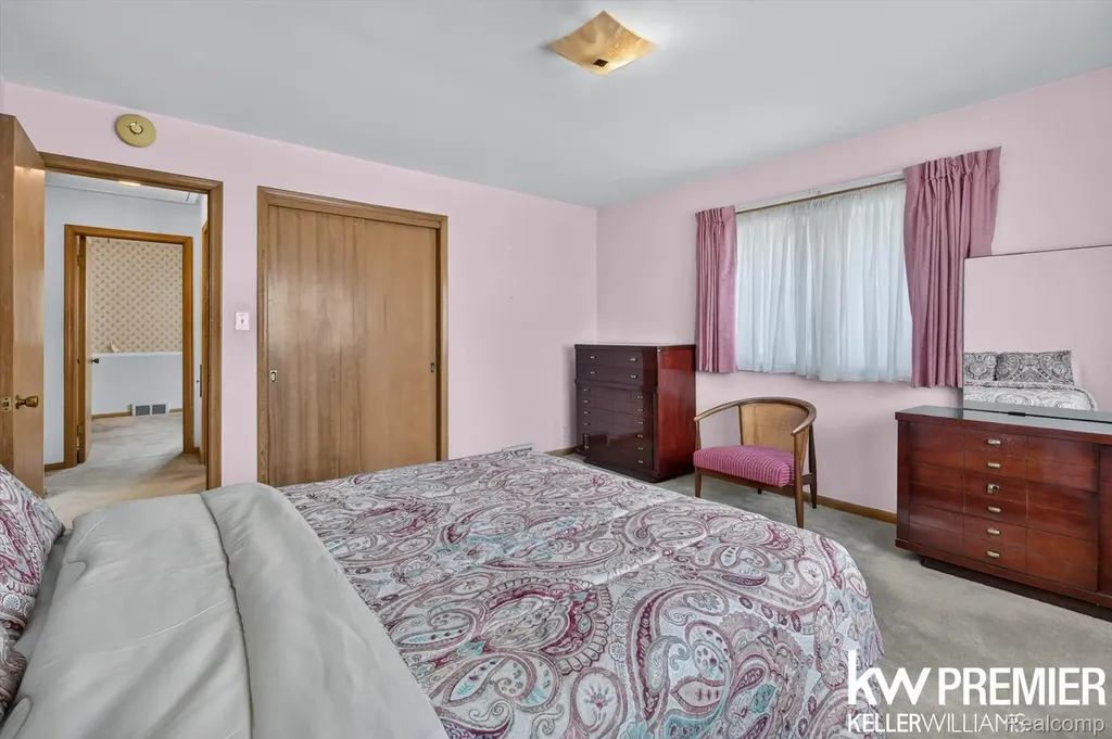 25734 Graceland Circle Dearborn Heights City MI 48125