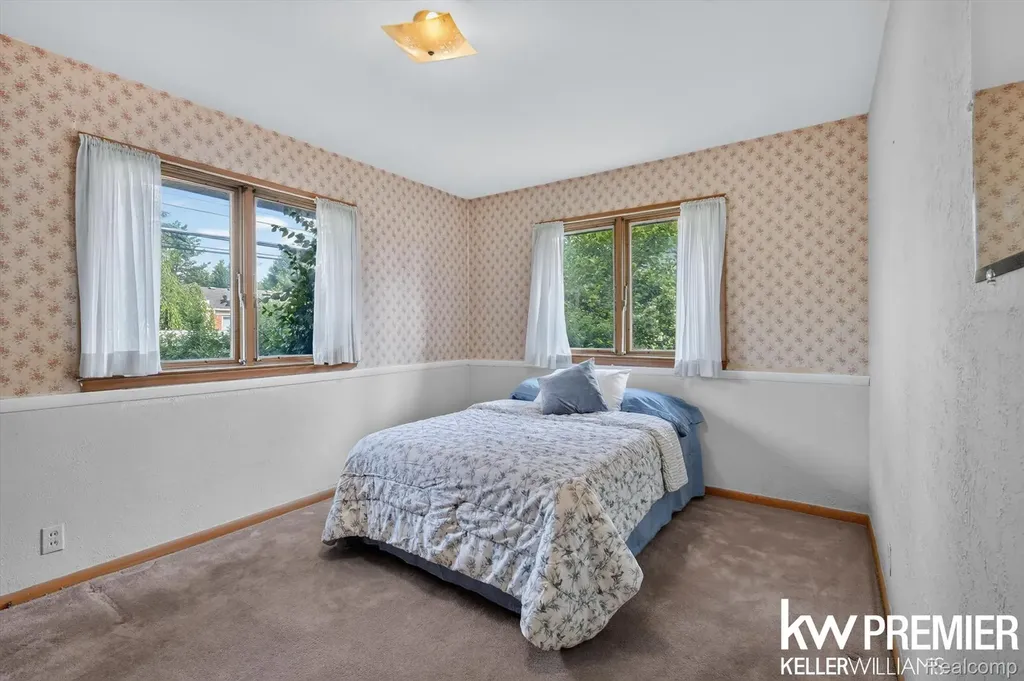 25734 Graceland Circle Dearborn Heights City MI 48125