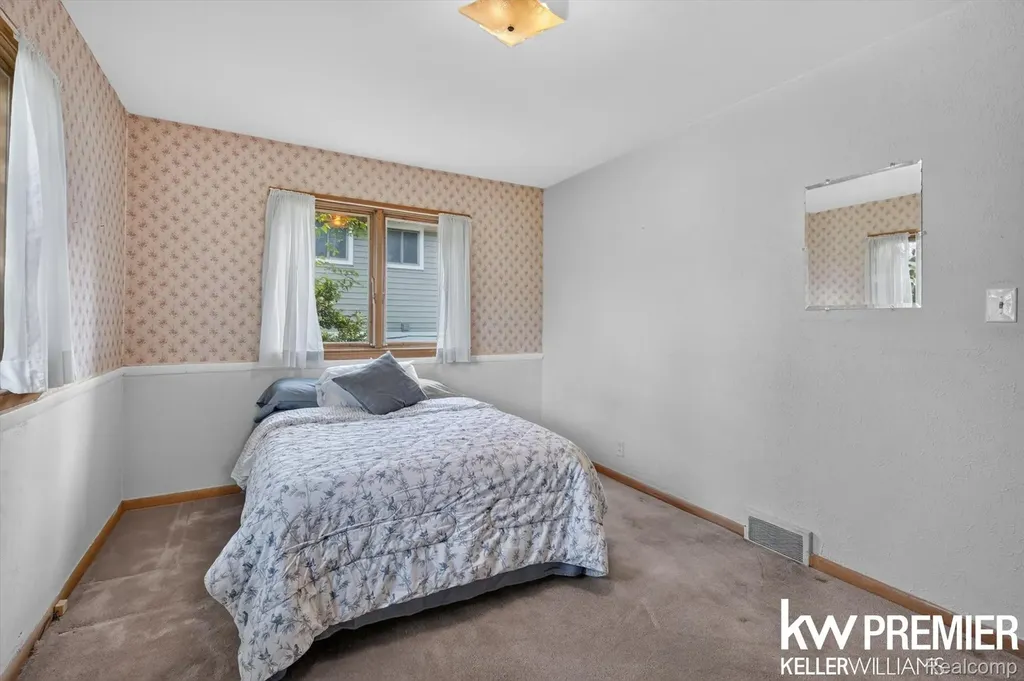 25734 Graceland Circle Dearborn Heights City MI 48125