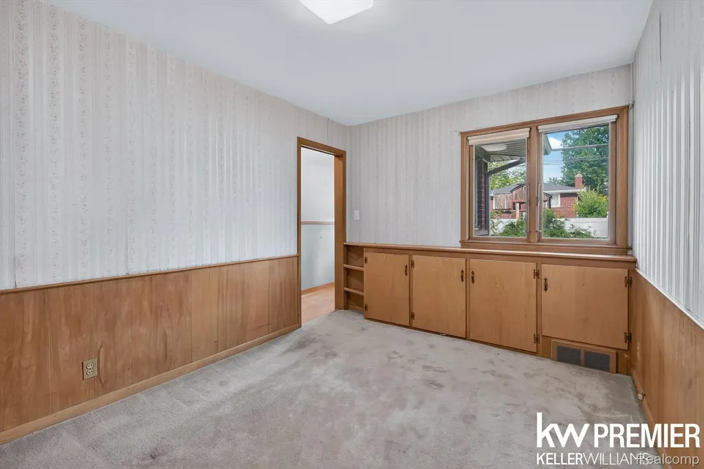 25734 Graceland Circle Dearborn Heights City MI 48125