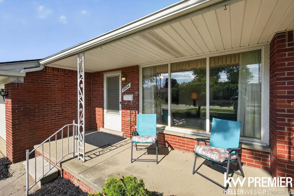 25734 Graceland Circle Dearborn Heights City MI 48125