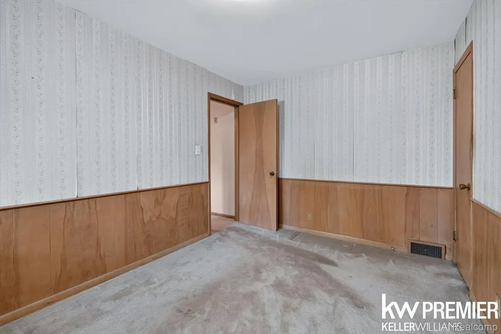 25734 Graceland Circle Dearborn Heights City MI 48125