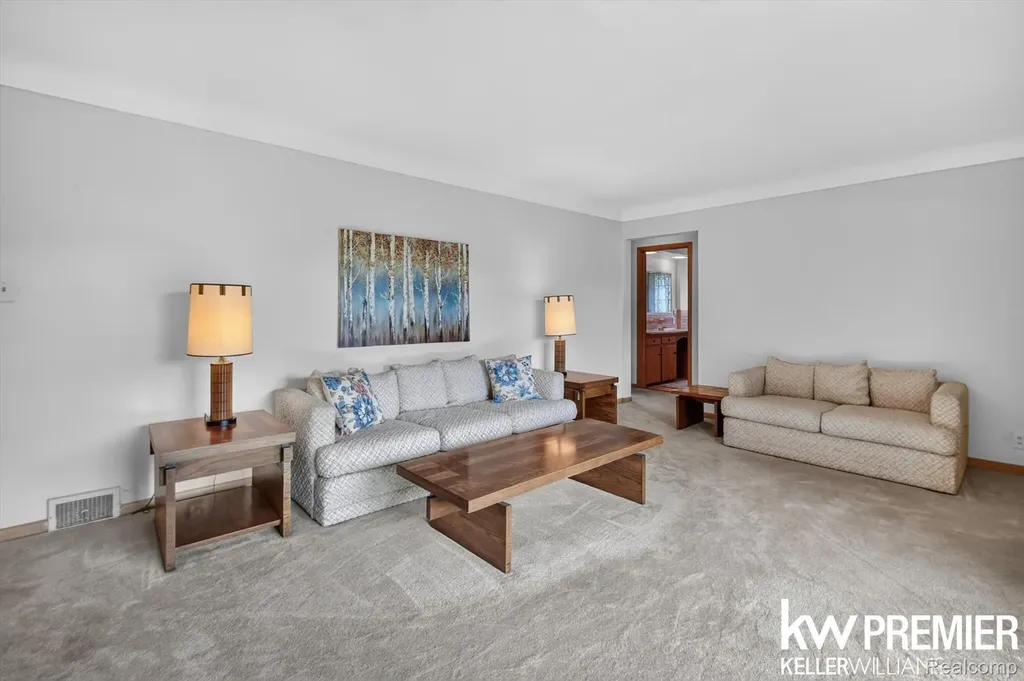 25734 Graceland Circle Dearborn Heights City MI 48125
