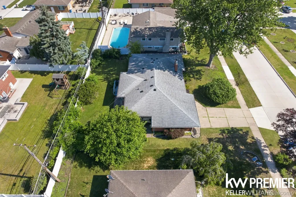 25734 Graceland Circle Dearborn Heights City MI 48125