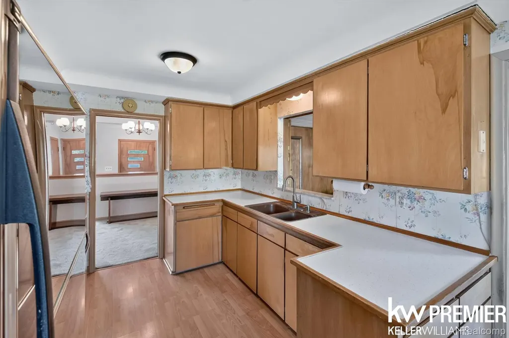 25734 Graceland Circle Dearborn Heights City MI 48125