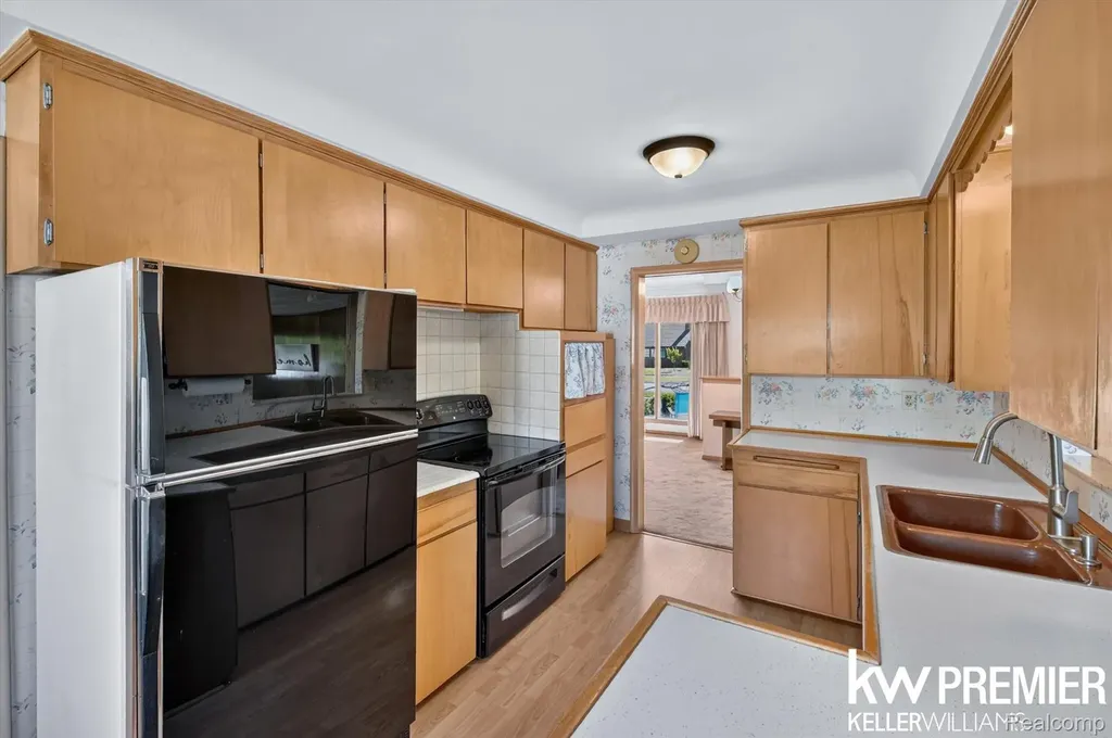 25734 Graceland Circle Dearborn Heights City MI 48125