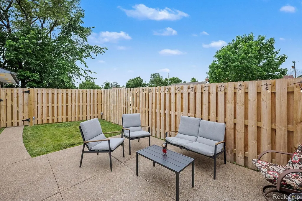 549 Park Drive Clawson City MI 48017
