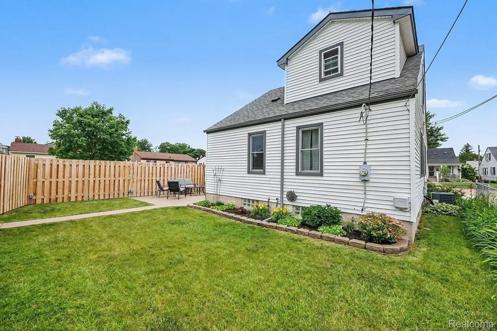549 Park Drive Clawson City MI 48017