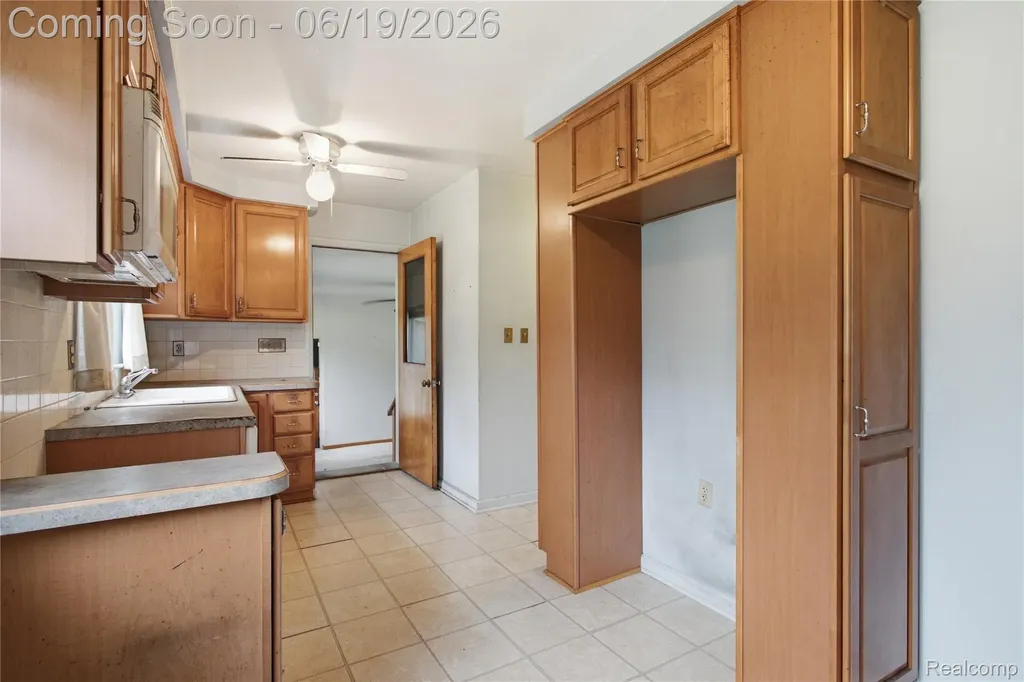 14154 Marion Redford Charter Township MI 48239
