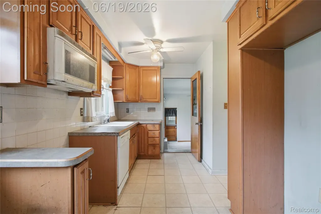 14154 Marion Redford Charter Township MI 48239