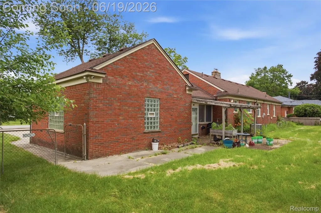 14154 Marion Redford Charter Township MI 48239