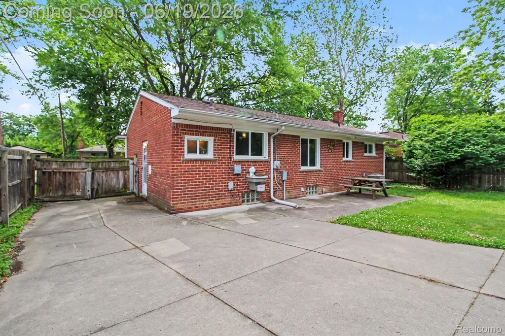 9135 Frederick Street Livonia City MI 48150