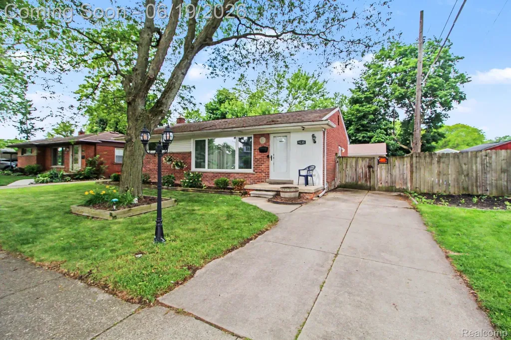 9135 Frederick Street Livonia City MI 48150