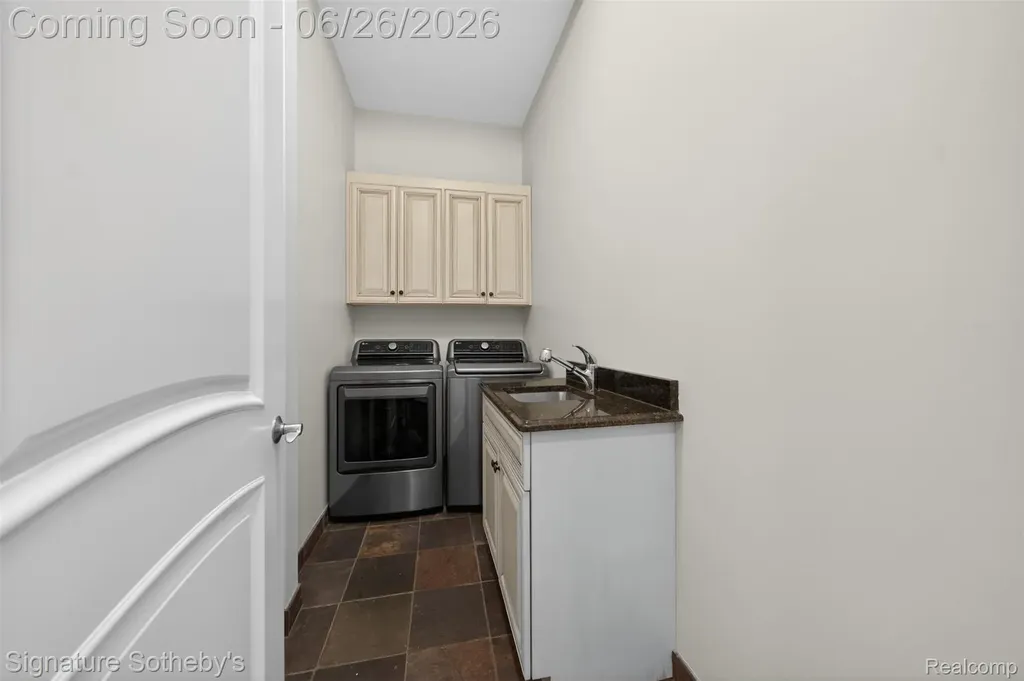 900 Hill Hollow Lane Milford Village MI 48381