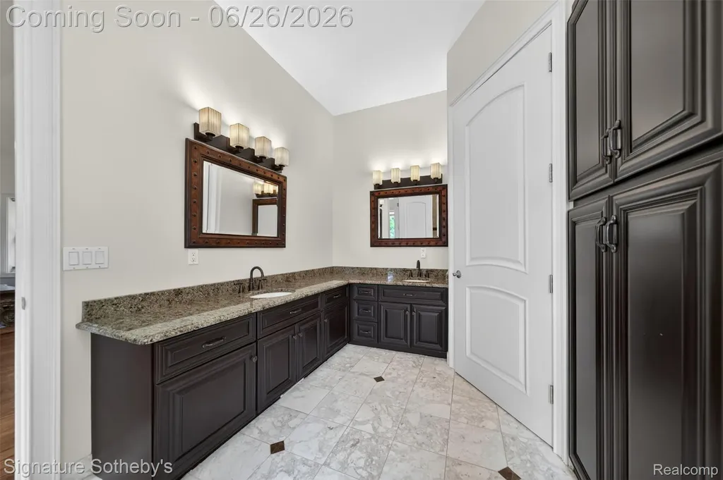 900 Hill Hollow Lane Milford Village MI 48381