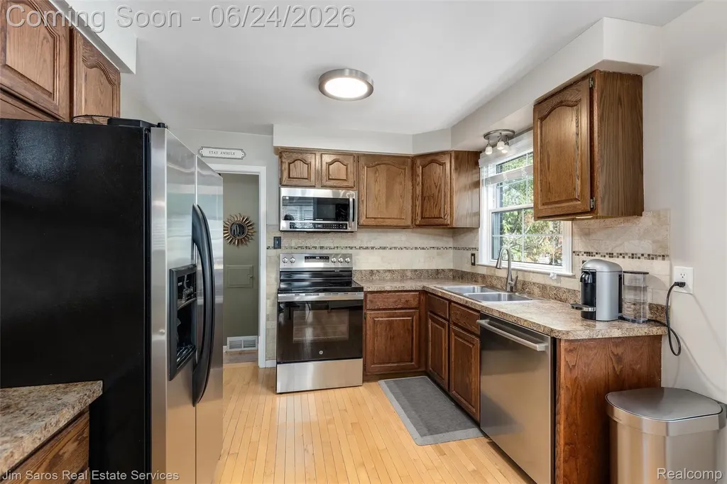 461 Allard Road Grosse Pointe Farms City MI 48236