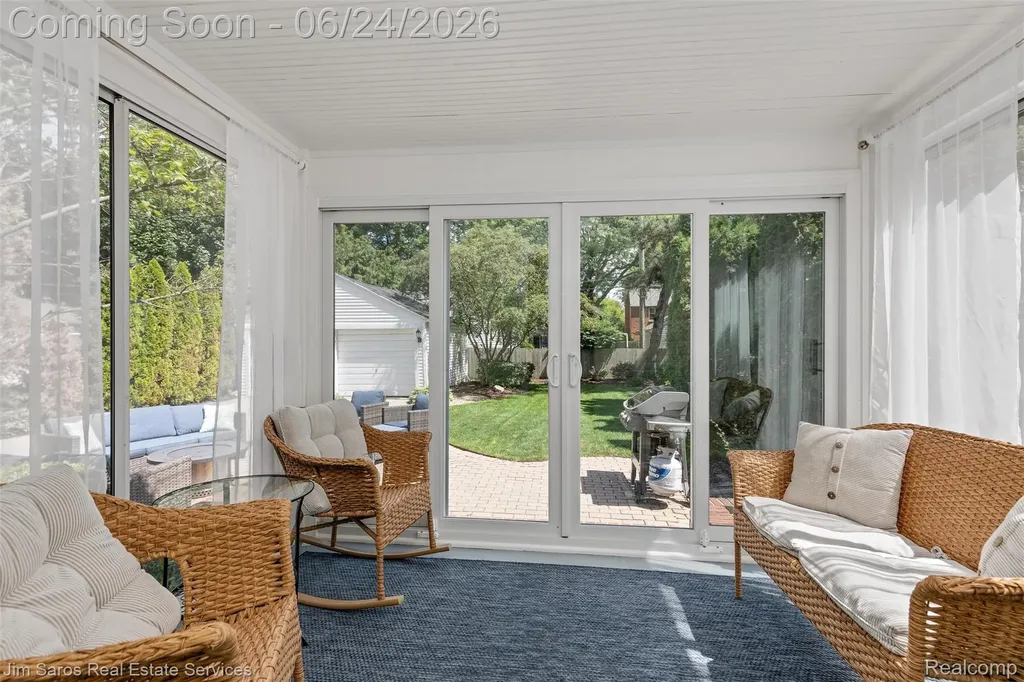 461 Allard Road Grosse Pointe Farms City MI 48236