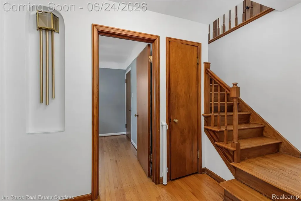 461 Allard Road Grosse Pointe Farms City MI 48236