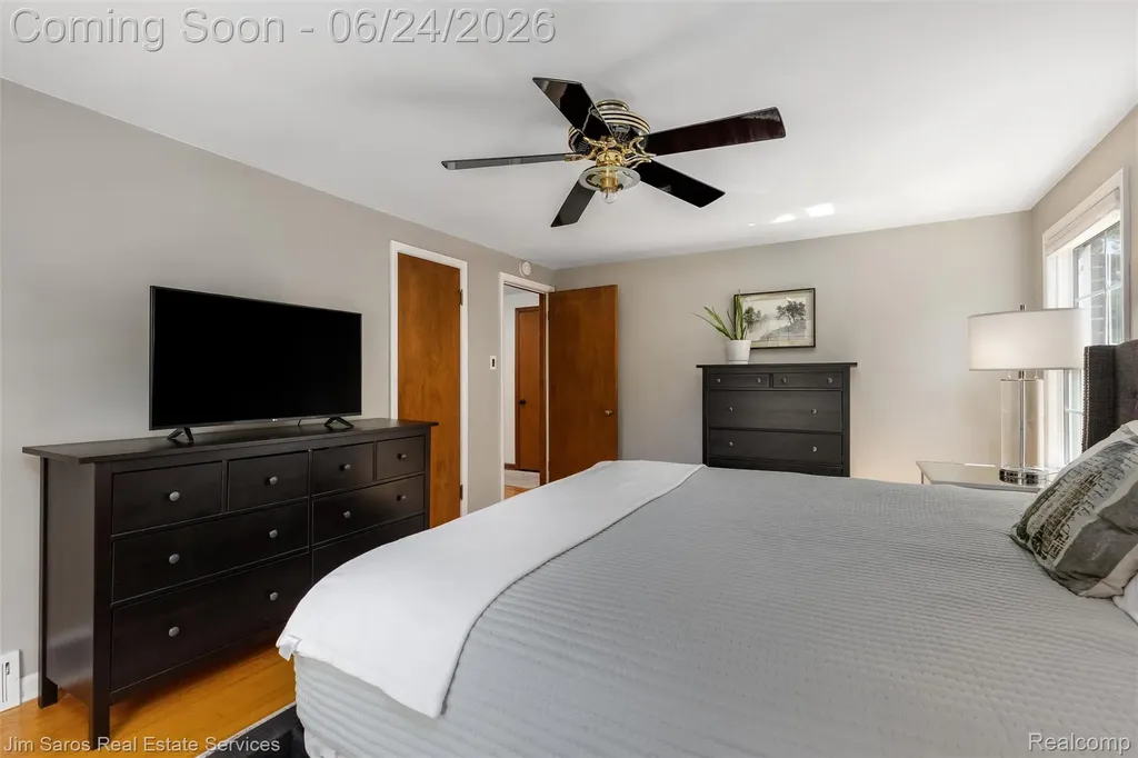 461 Allard Road Grosse Pointe Farms City MI 48236