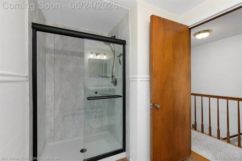 461 Allard Road Grosse Pointe Farms City MI 48236