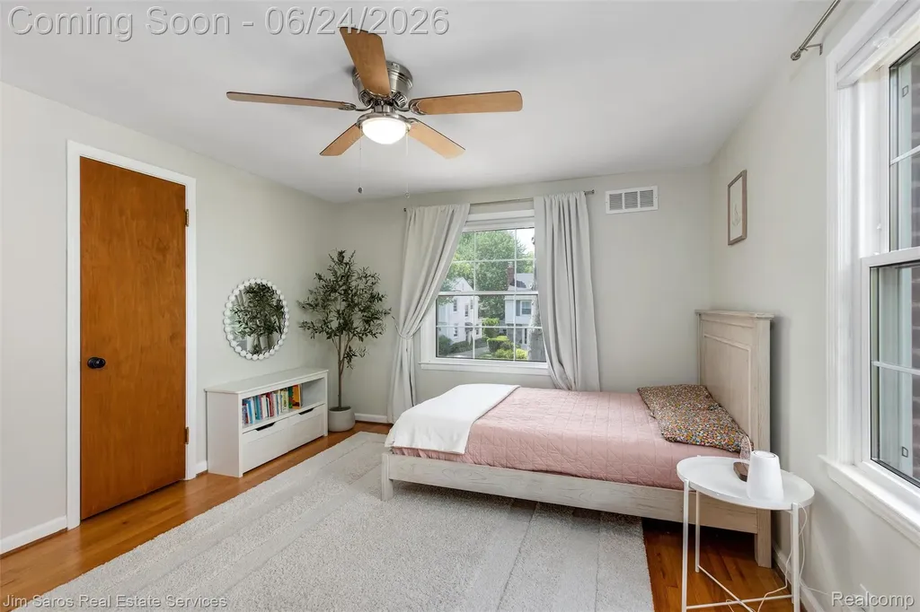 461 Allard Road Grosse Pointe Farms City MI 48236