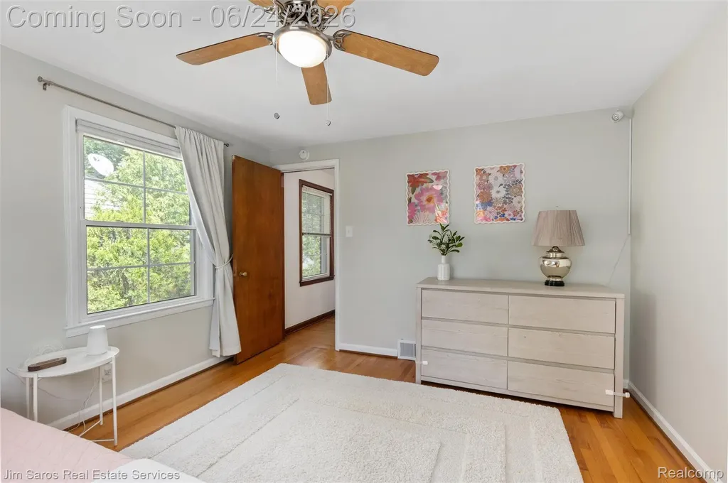 461 Allard Road Grosse Pointe Farms City MI 48236