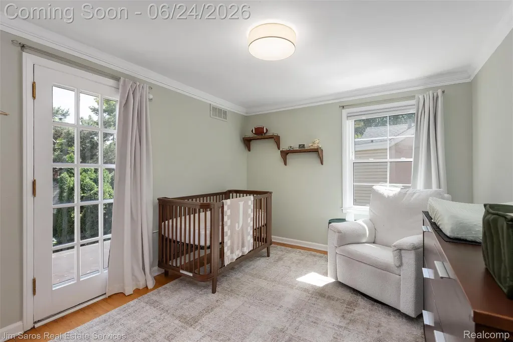 461 Allard Road Grosse Pointe Farms City MI 48236