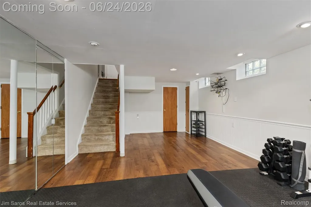461 Allard Road Grosse Pointe Farms City MI 48236