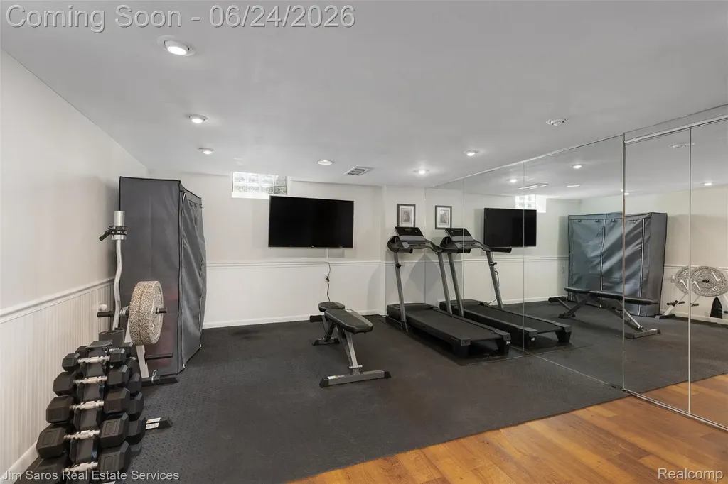 461 Allard Road Grosse Pointe Farms City MI 48236
