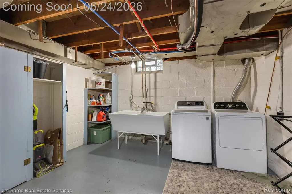 461 Allard Road Grosse Pointe Farms City MI 48236