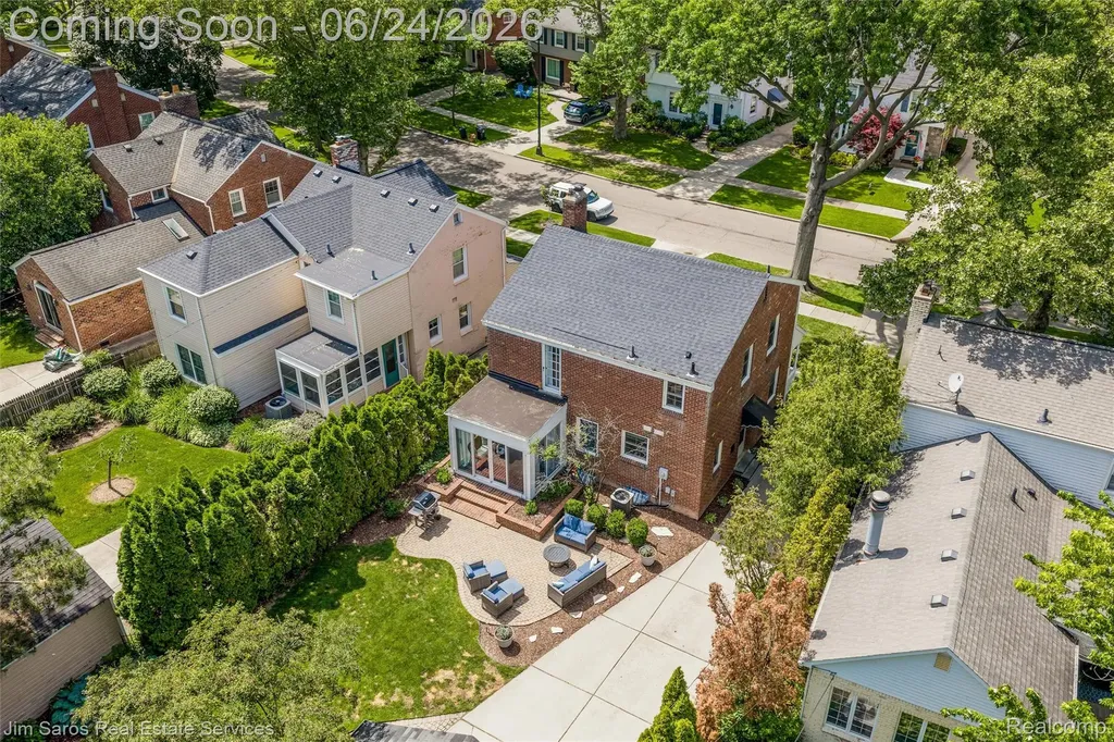 461 Allard Road Grosse Pointe Farms City MI 48236