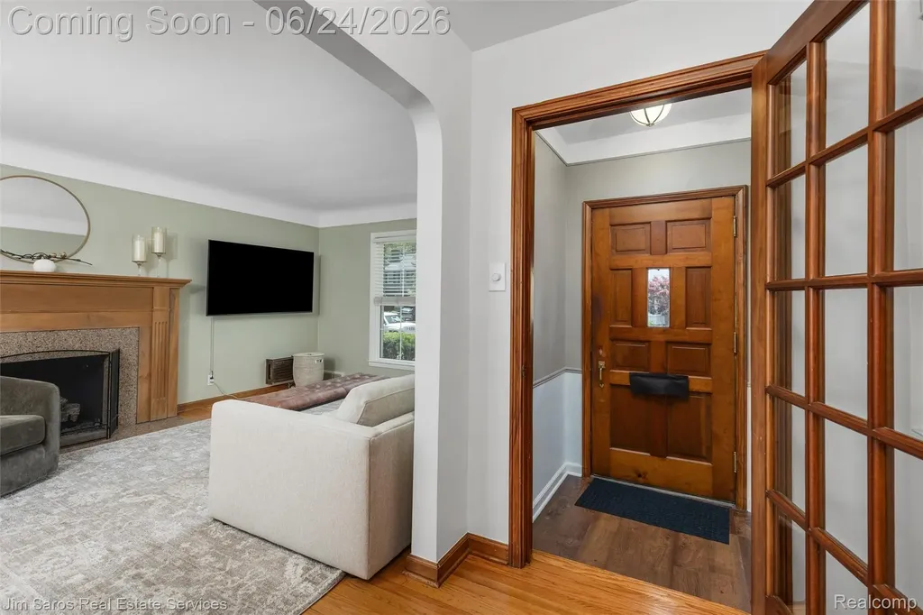 461 Allard Road Grosse Pointe Farms City MI 48236