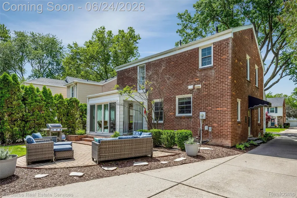 461 Allard Road Grosse Pointe Farms City MI 48236