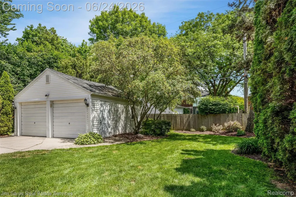 461 Allard Road Grosse Pointe Farms City MI 48236