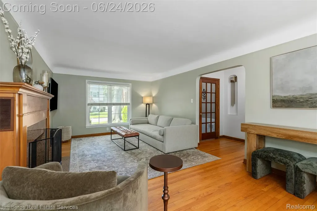 461 Allard Road Grosse Pointe Farms City MI 48236