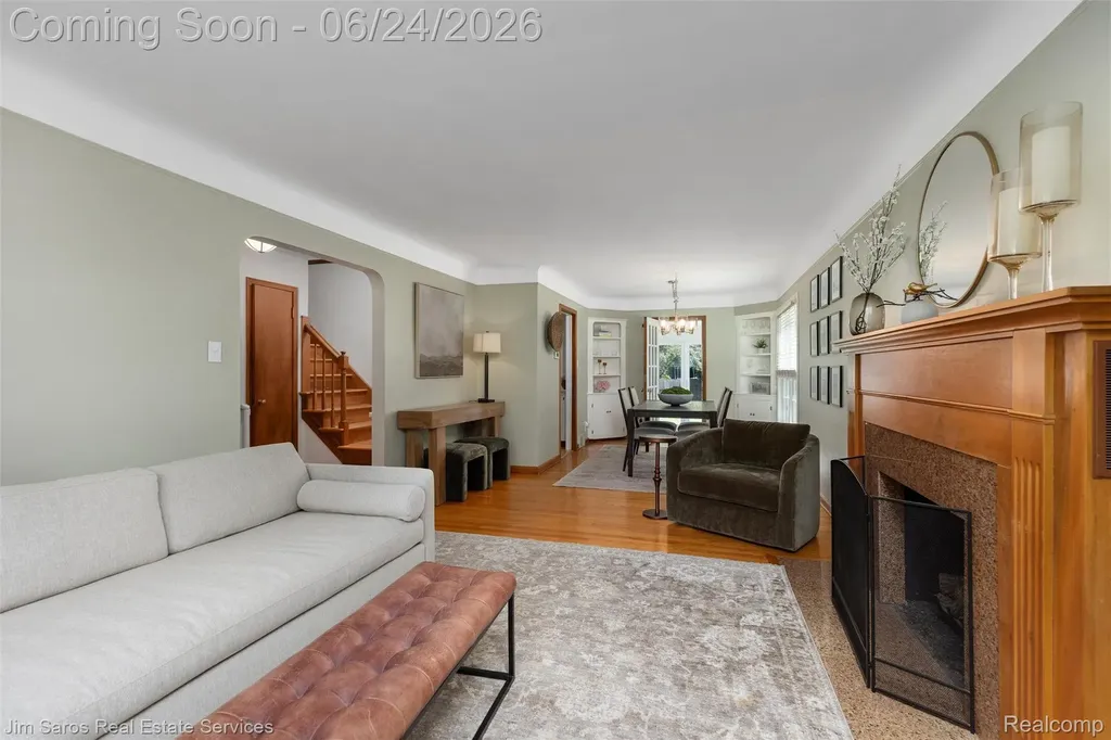 461 Allard Road Grosse Pointe Farms City MI 48236