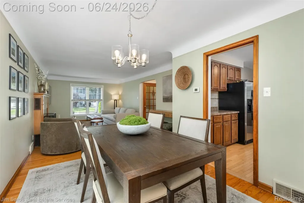 461 Allard Road Grosse Pointe Farms City MI 48236
