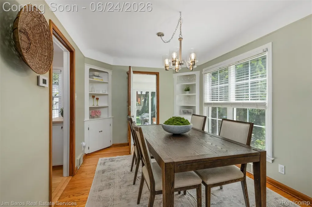 461 Allard Road Grosse Pointe Farms City MI 48236
