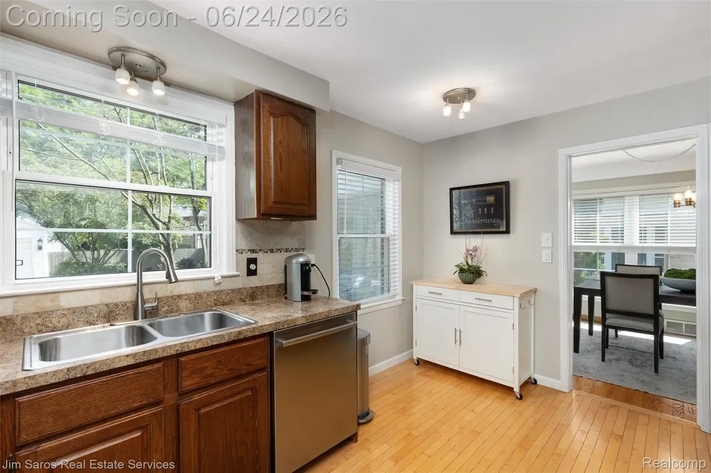 461 Allard Road Grosse Pointe Farms City MI 48236
