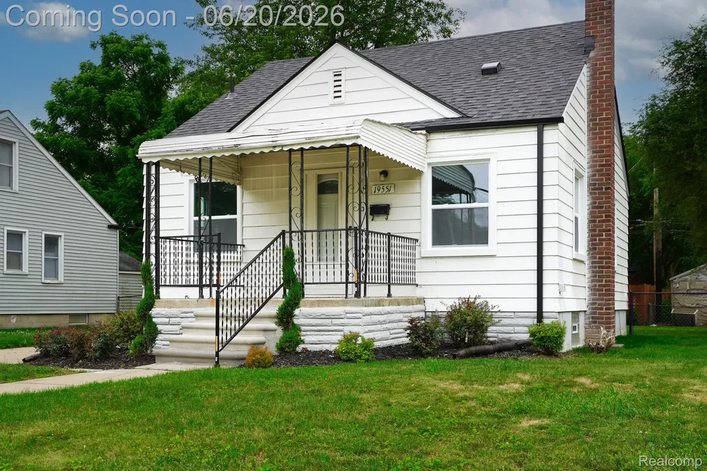 19551 Five Points Street Redford Charter Township MI 48240