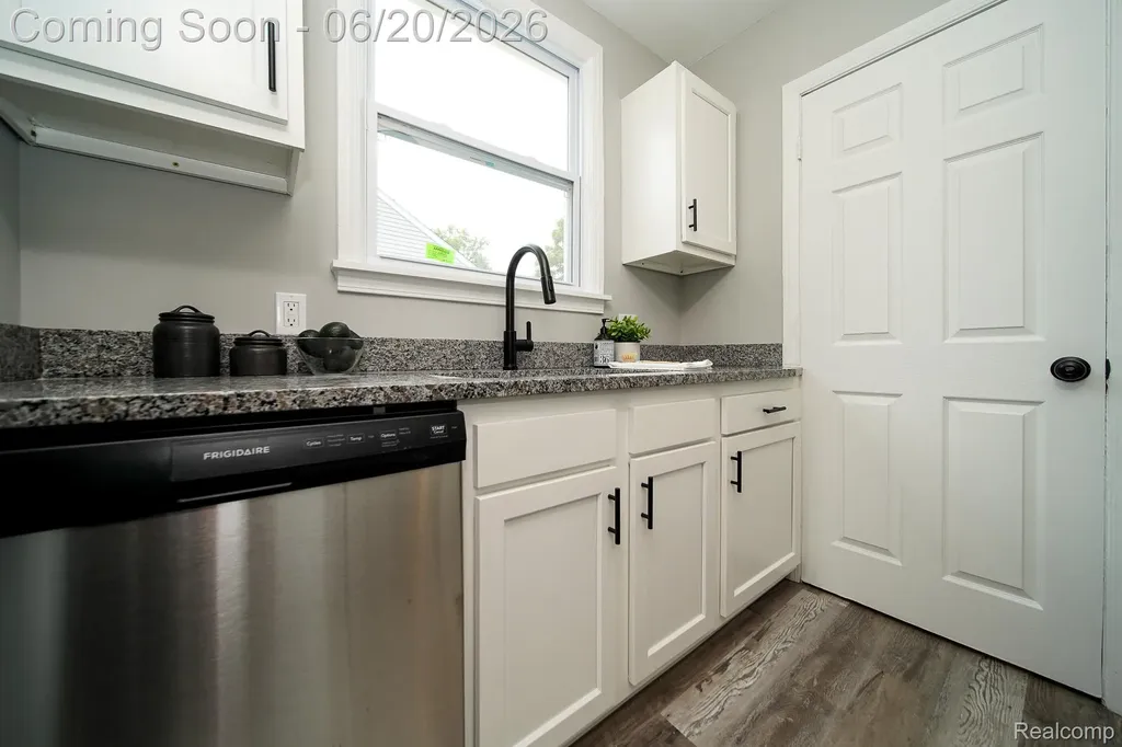 19551 Five Points Street Redford Charter Township MI 48240