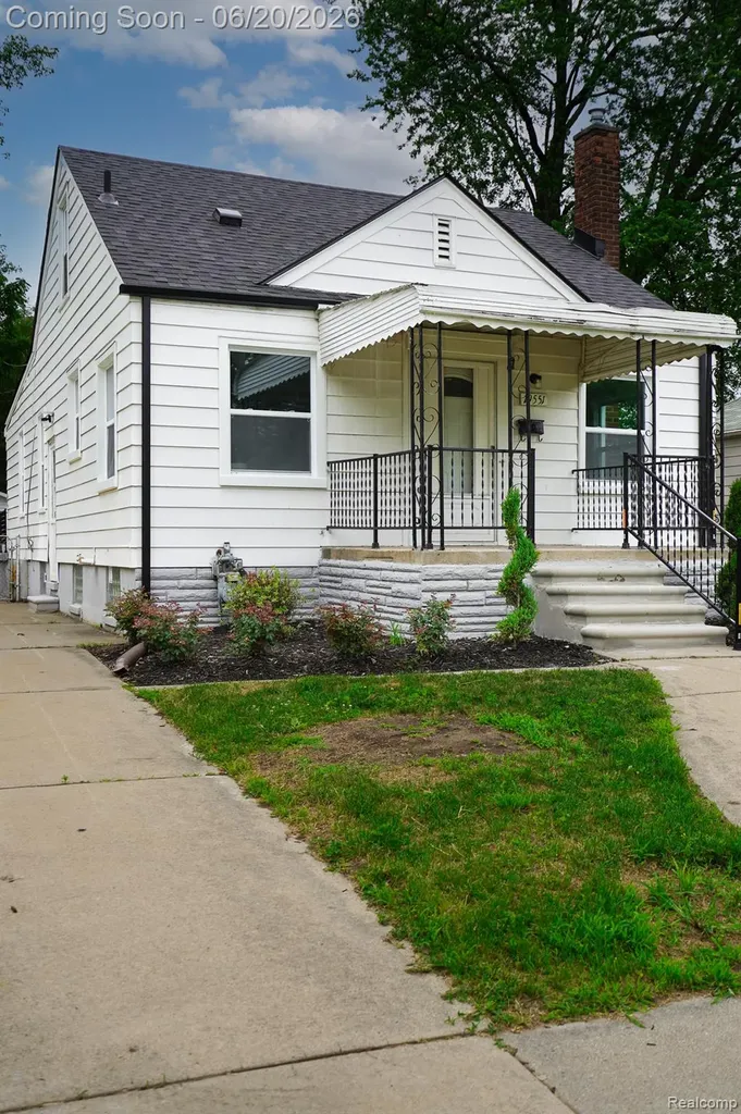 19551 Five Points Street Redford Charter Township MI 48240